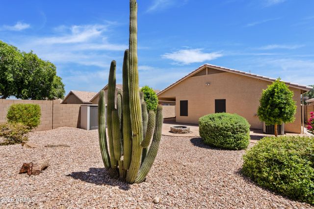 6536 W DESERT HOLLOW Drive, Phoenix, AZ 85083