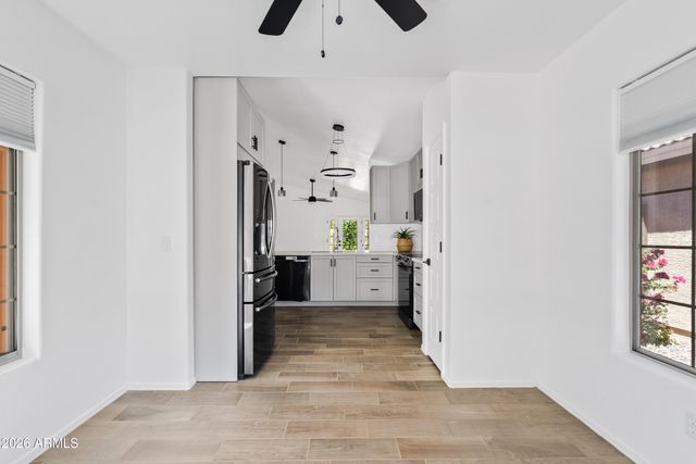6536 W DESERT HOLLOW Drive, Phoenix, AZ 85083