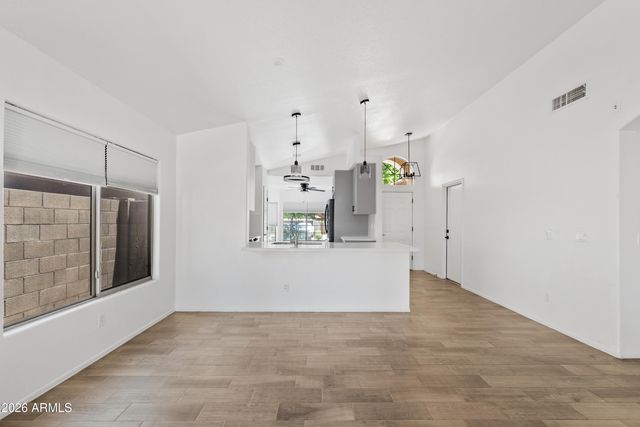 6536 W DESERT HOLLOW Drive, Phoenix, AZ 85083