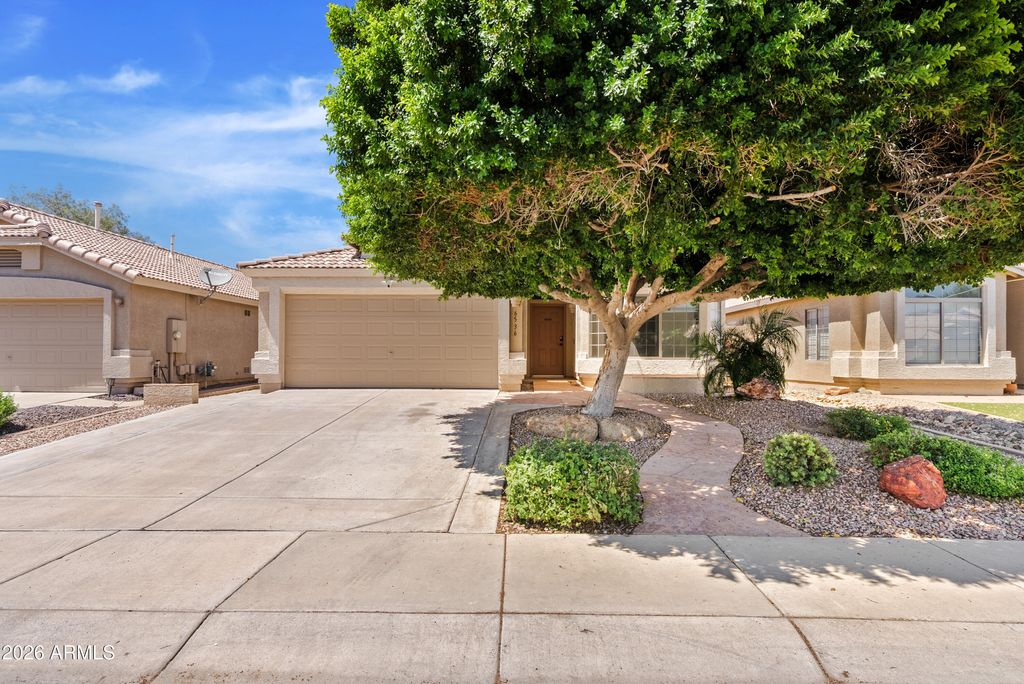 6536 W DESERT HOLLOW Drive, Phoenix, AZ 85083 — photo 2