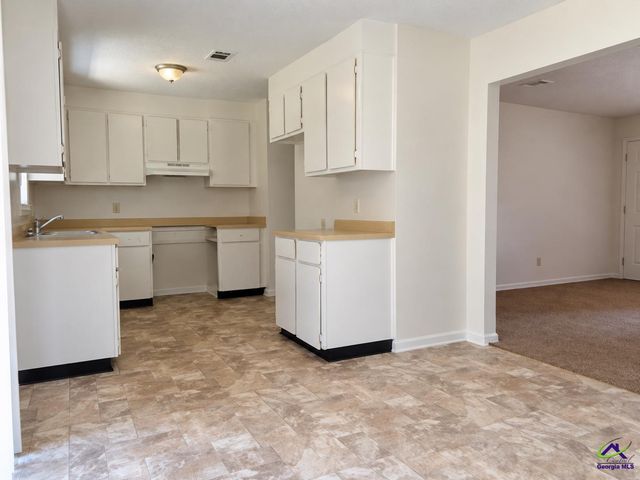 303 Utah Avenue, Warner Robins, GA 31093