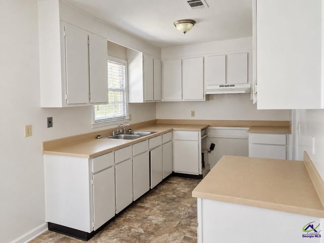 303 Utah Avenue, Warner Robins, GA 31093