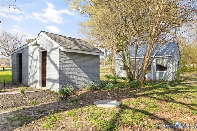 8464 Shady Grove Rd, Mechanicsville, VA 23116