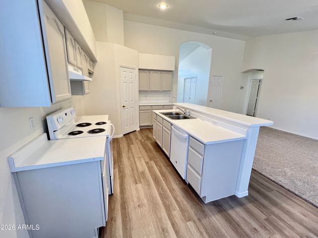 6910 E MADERO Avenue, Mesa, AZ 85209