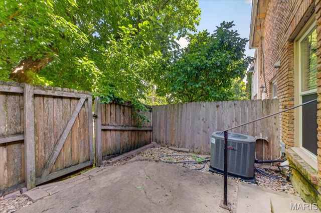 1107 Rue La Chelle Walk 1107, St Louis, MO 63141