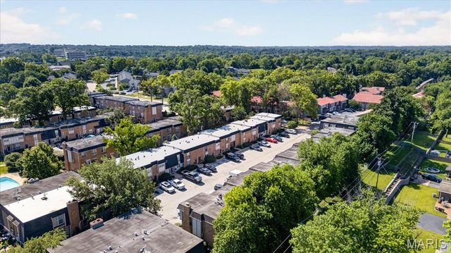 1107 Rue La Chelle Walk 1107, St Louis, MO 63141