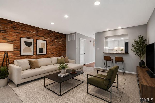 1107 Rue La Chelle Walk 1107, St Louis, MO 63141