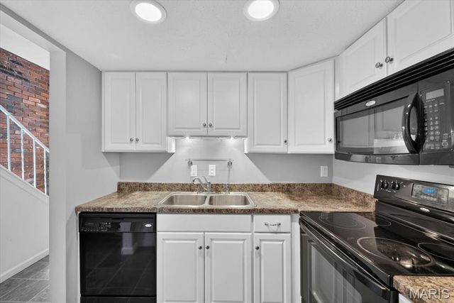 1107 Rue La Chelle Walk 1107, St Louis, MO 63141