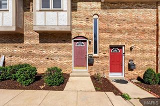 1107 Rue La Chelle Walk 1107, St Louis, MO 63141