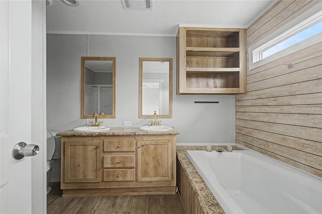 656 Road 57071, Cleveland, TX 77327