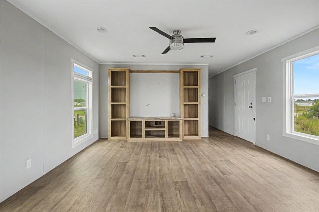 656 Road 57071, Cleveland, TX 77327