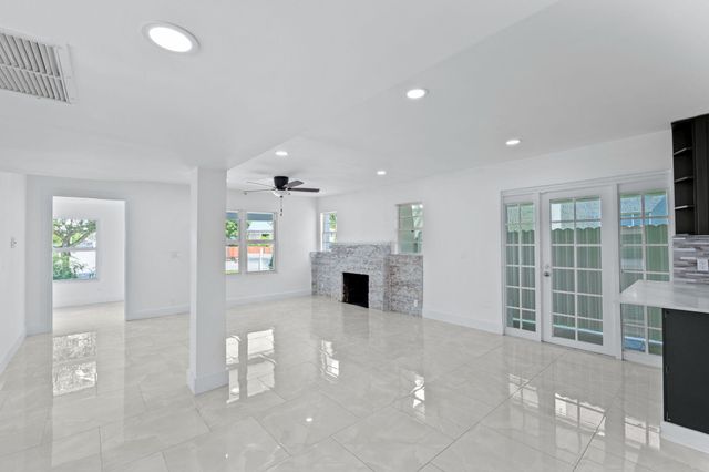4324 Garden Avenue, West Palm Beach, FL 33405