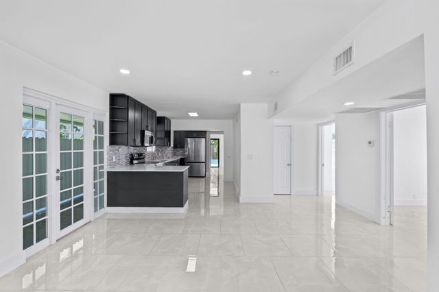 4324 Garden Avenue, West Palm Beach, FL 33405