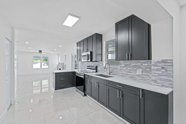 4324 Garden Avenue, West Palm Beach, FL 33405
