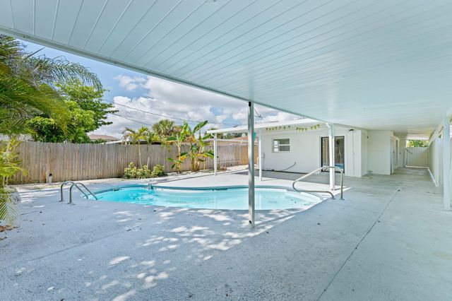 4324 Garden Avenue, West Palm Beach, FL 33405