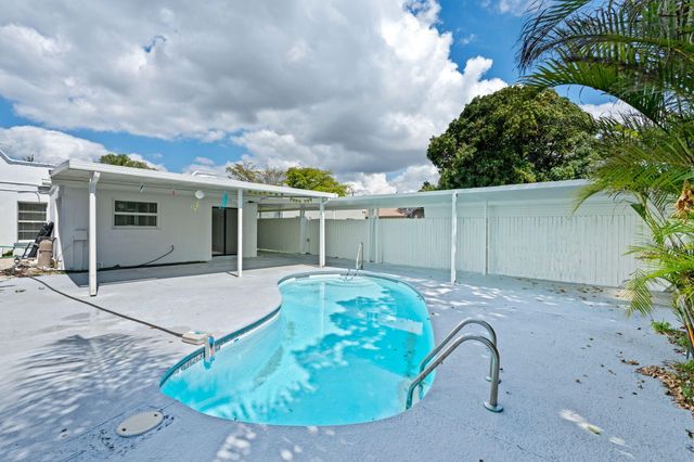 4324 Garden Avenue, West Palm Beach, FL 33405