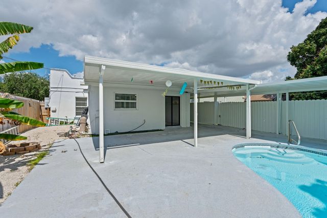 4324 Garden Avenue, West Palm Beach, FL 33405
