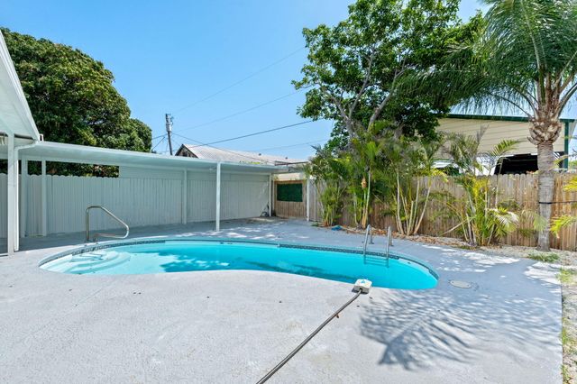 4324 Garden Avenue, West Palm Beach, FL 33405
