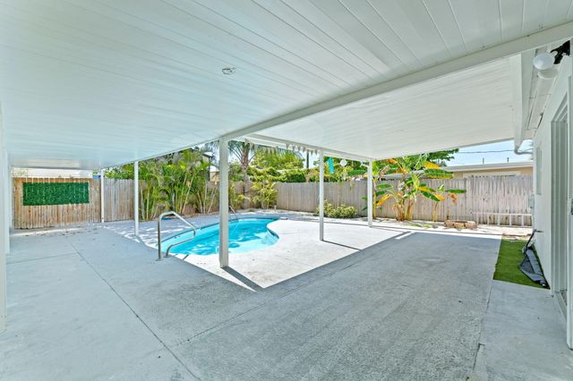 4324 Garden Avenue, West Palm Beach, FL 33405