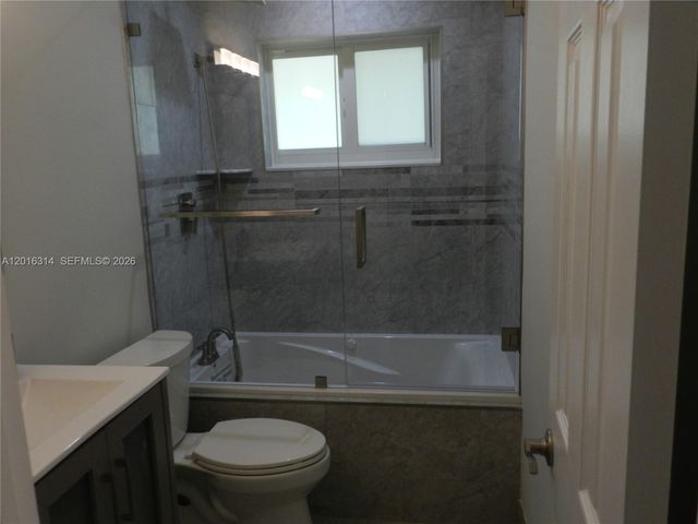 305 NW 42nd St, Boca Raton, FL 33431