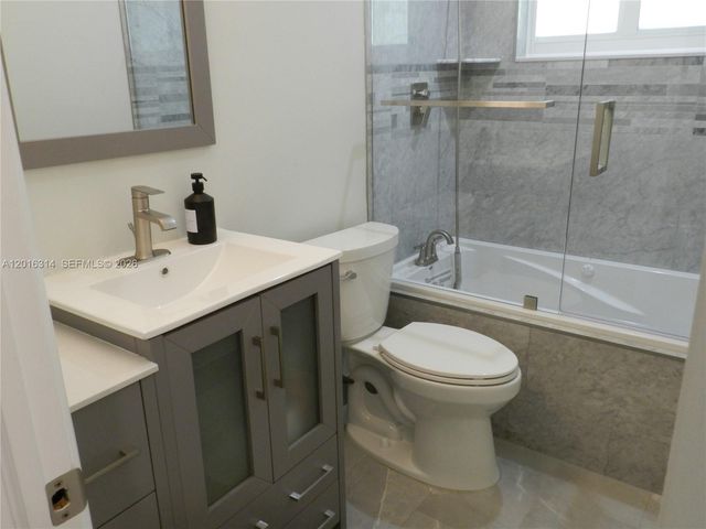 305 NW 42nd St, Boca Raton, FL 33431
