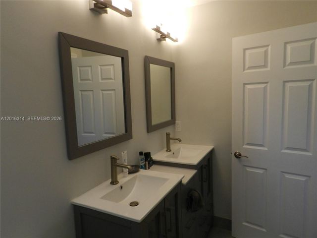 305 NW 42nd St, Boca Raton, FL 33431