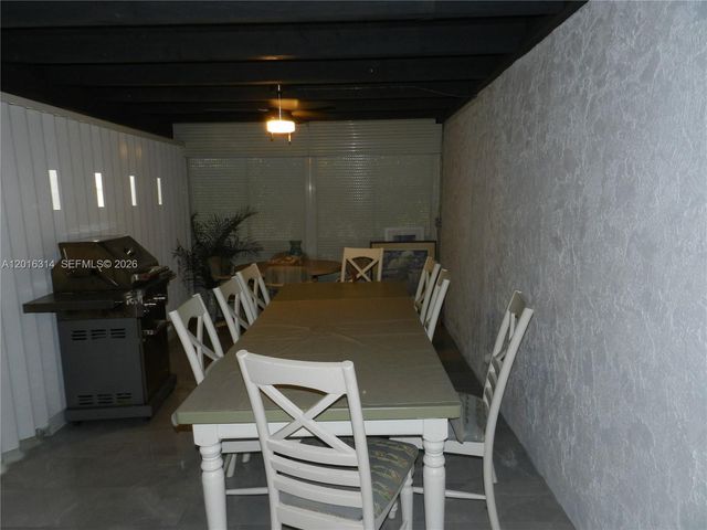 305 NW 42nd St, Boca Raton, FL 33431