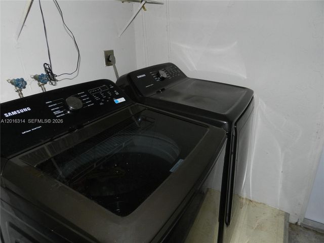 305 NW 42nd St, Boca Raton, FL 33431