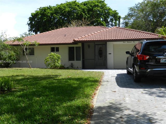 305 NW 42nd St, Boca Raton, FL 33431