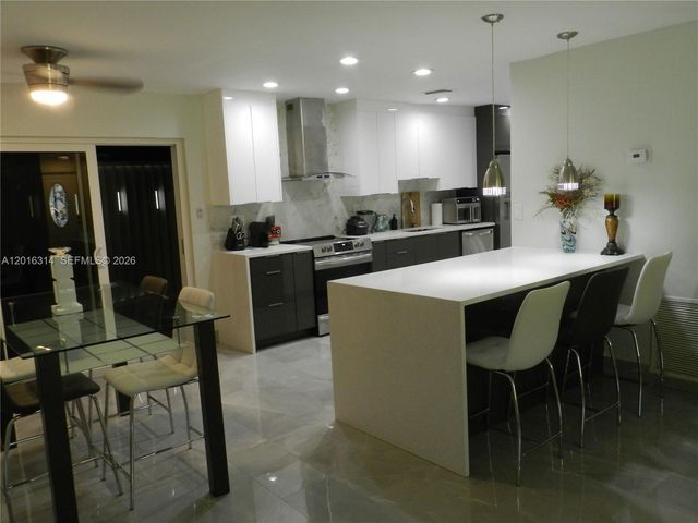 305 NW 42nd St, Boca Raton, FL 33431