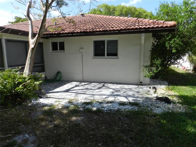 305 NW 42nd St, Boca Raton, FL 33431