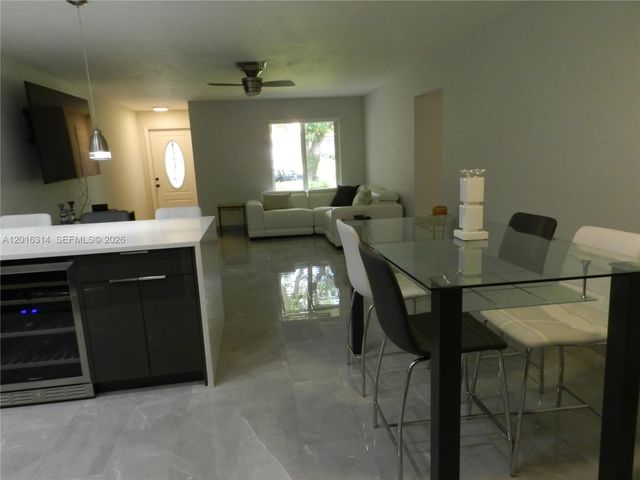 305 NW 42nd St, Boca Raton, FL 33431