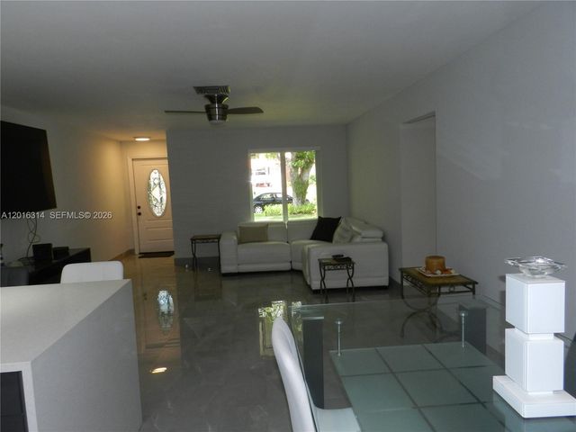 305 NW 42nd St, Boca Raton, FL 33431