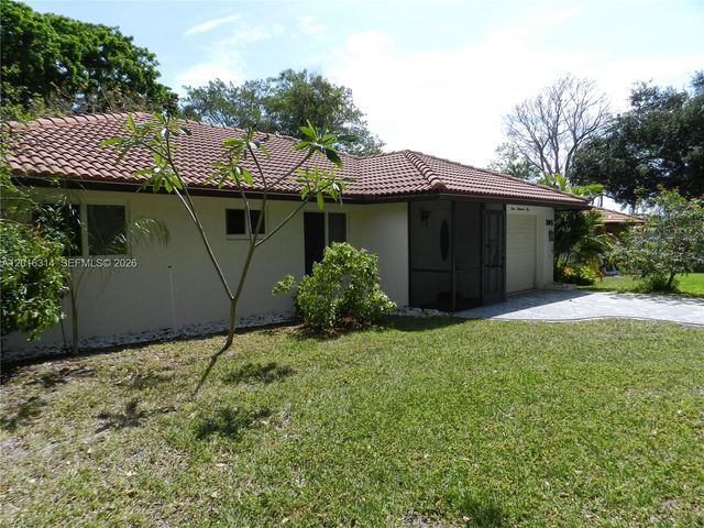 305 NW 42nd St, Boca Raton, FL 33431