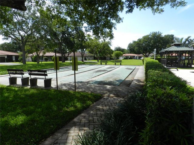 305 NW 42nd St, Boca Raton, FL 33431