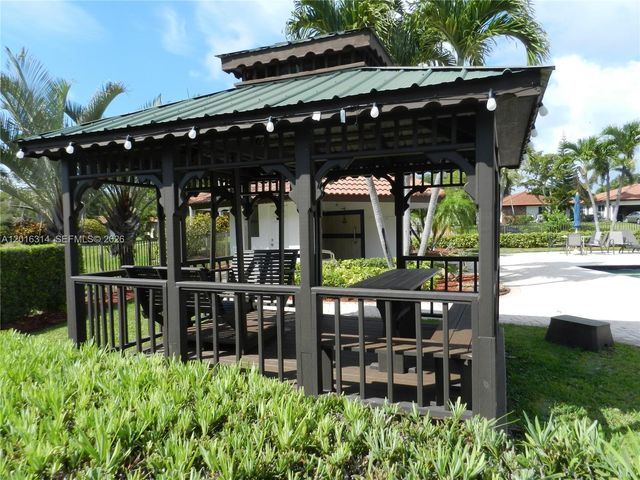 305 NW 42nd St, Boca Raton, FL 33431