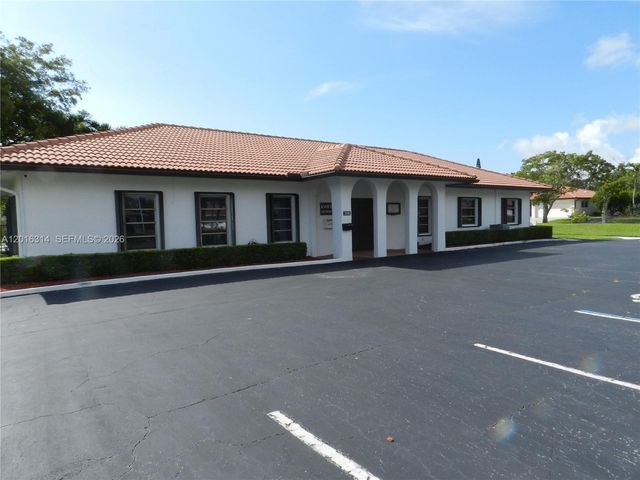 305 NW 42nd St, Boca Raton, FL 33431