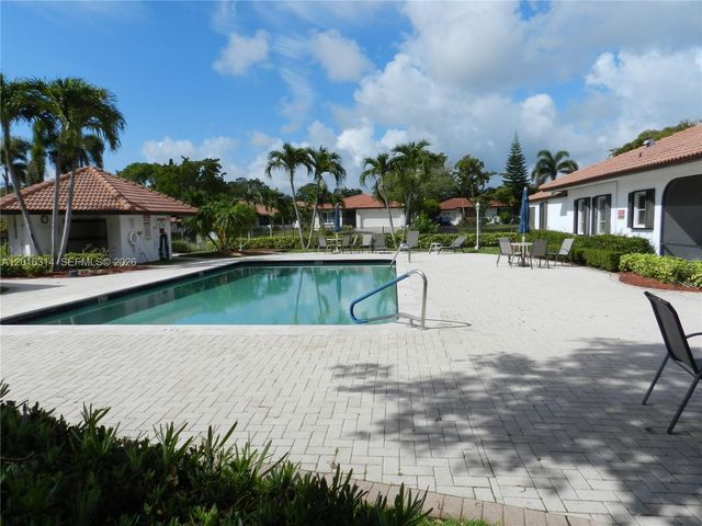 305 NW 42nd St, Boca Raton, FL 33431