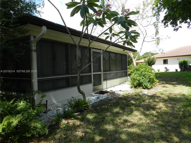 305 NW 42nd St, Boca Raton, FL 33431