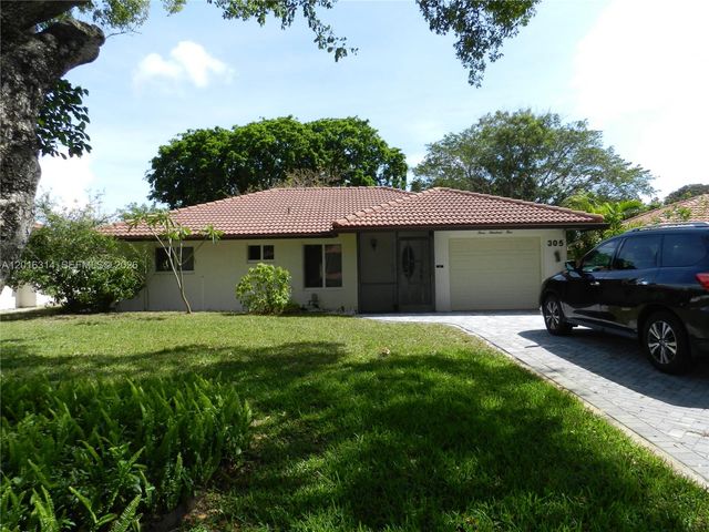 305 NW 42nd St, Boca Raton, FL 33431