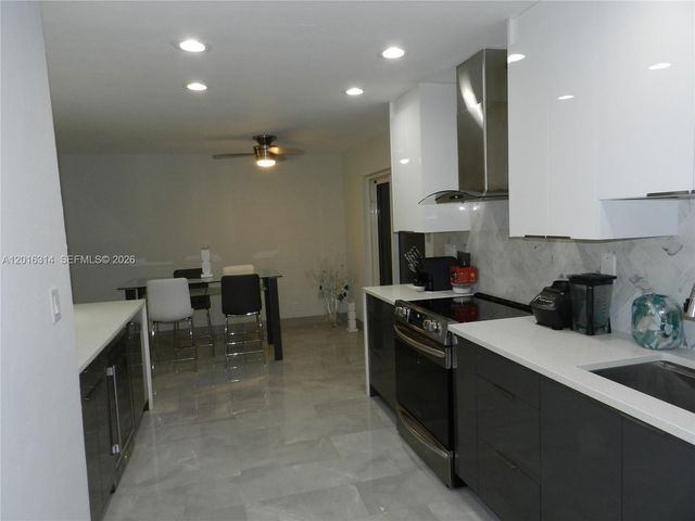 305 NW 42nd St, Boca Raton, FL 33431
