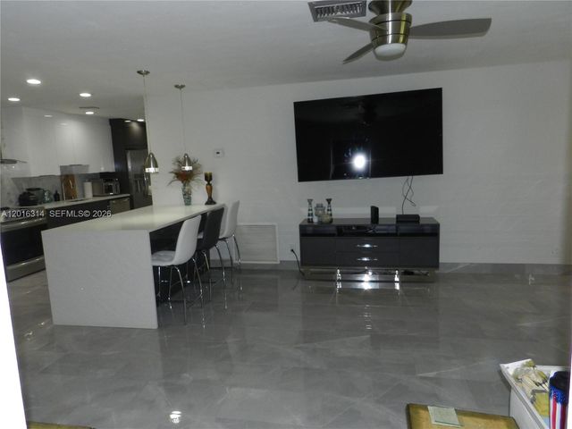 305 NW 42nd St, Boca Raton, FL 33431