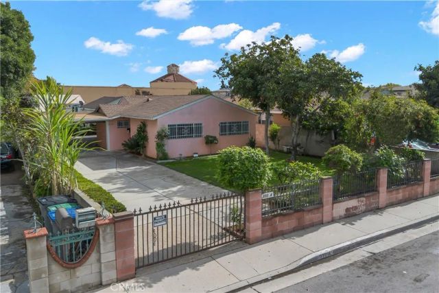 22214 Horst, Hawaiian Gardens, CA 90716