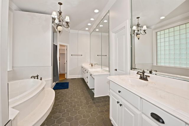 200 W Hillcrest Drive, Alexander, AR 72002