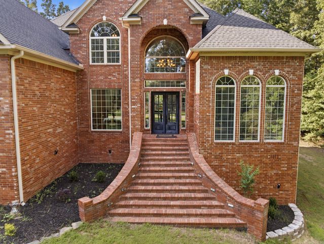 200 W Hillcrest Drive, Alexander, AR 72002