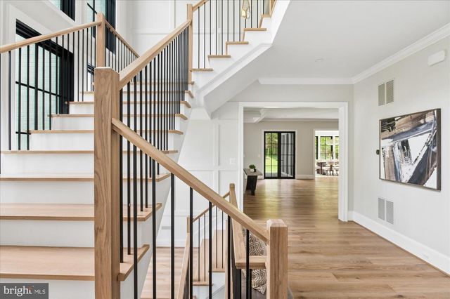 1515 CRESTWOOD LN, Mclean, VA 22101