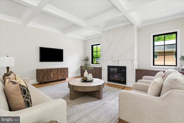 1515 CRESTWOOD LN, Mclean, VA 22101