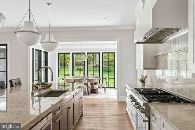1515 CRESTWOOD LN, Mclean, VA 22101