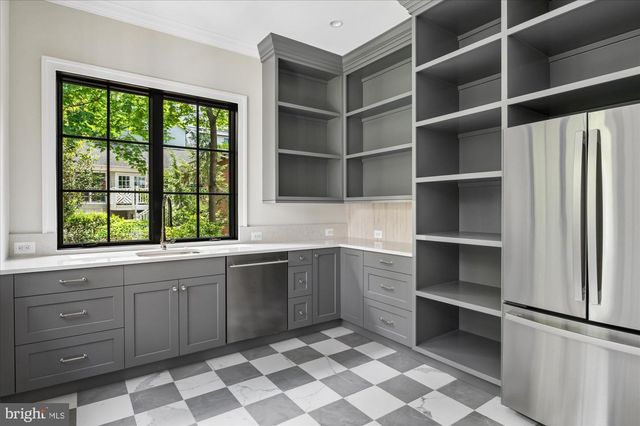 1515 CRESTWOOD LN, Mclean, VA 22101