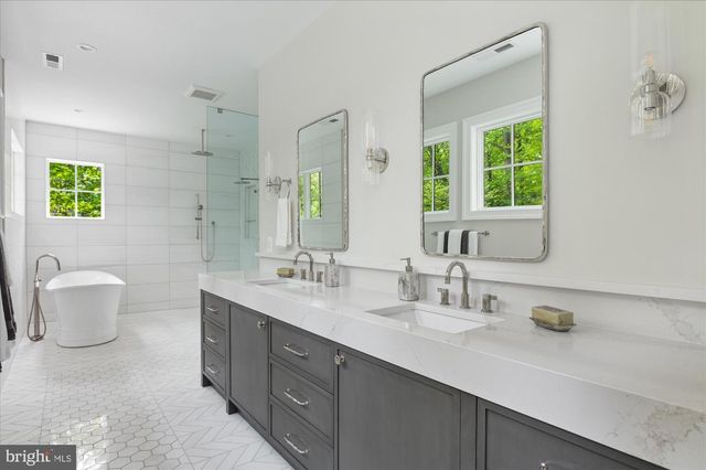 1515 CRESTWOOD LN, Mclean, VA 22101